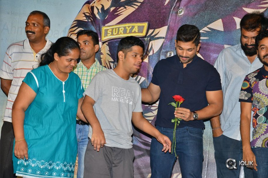 Army-People-Watching-Naa-Peru-Surya-Naa-illu-India-Movie-Photos